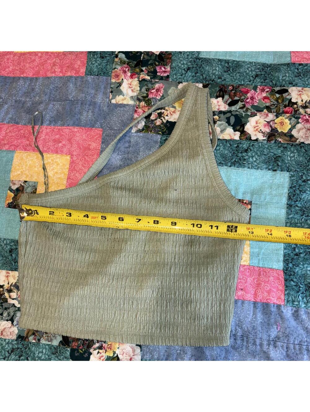 American Eagle Cropped One-Shoulder Olive Green Smocked Crop Top Woman’s Medium - Picture 6 of 7
